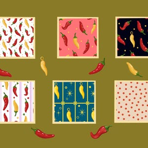 Può includere: Una collezione di sei motivi digitali quadrati con peperoncini rossi e gialli. I design includono sfondi bianchi con peperoncini, sfondi rosa, neri, a righe e stellati, oltre a una stampa a pois rossi su sfondo beige.