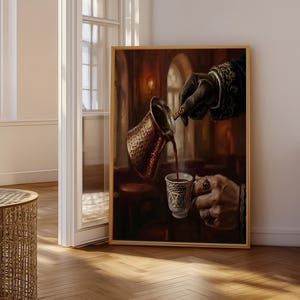 Tryck av kaffehällningsscen – Utsmyckad kopparkanna, varm belysning, väggkonst för cafédekor