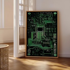 Puede incluir: Una pieza de arte mural rectangular que presenta un diseño detallado de placa de circuito en negro y verde. La impresión muestra intrincadas rutas electrónicas, una unidad central de procesamiento y varios puntos de conexión, todo en un marco de madera clara.
