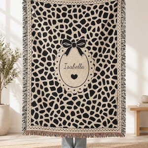 Custom Name Animal Print Woven Cotten Blanket Giraffe Pattern Fringe Throw Black and White Bedroom Decor Housewarming Gift New Home Owner