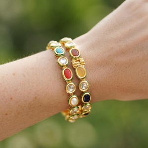 Eleganti bracciali da sposa pakistani placcati in oro con pietre multiple, perfetti per anniversari di matrimonio.