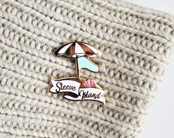 Sleeve Island - Gold Plated Hard Enamel Pin Knitters Flair