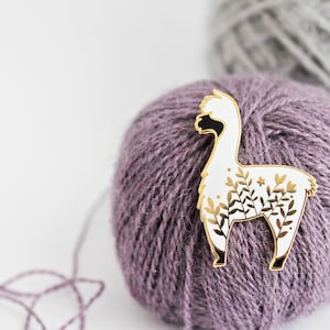 Little Alpaca - Gold Plated Hard Enamel Pin Knitters Flair