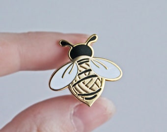 Woolly Bee - Gold Plated Hard Enamel Pin Knitters Flair