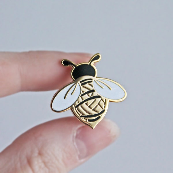 Woolly Bee - Gold Plated Hard Enamel Pin Knitters Flair