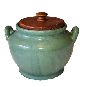 Vacker tillverkad i USA stengods grön celadon bönkruka / stor kakburk