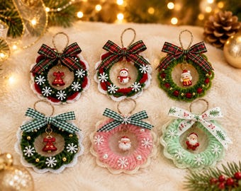Pipe Cleaner Christmas Ornament, Handmade Mini Wreath, Holiday Hanging Decor