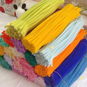100 limpiapipas súper densos de 8 mm y 30 cm, suministros para hacer flores DIY, tallo de chenilla, 104 colores disponibles.