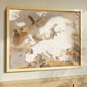 Puede incluir: Mapa enmarcado de Europa con estética vintage. El mapa detalla nombres de países y ciudades. Incorpora ilustraciones de figuras, animales y elementos arquitectónicos. El marco es de color madera clara.