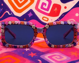 Occhiali da sole polarizzati dipinti a mano con motivo malva / Abbigliamento da festival ispirato alla cultura Amazigh e realizzato con materiali riciclati (UV400 Cat 1)