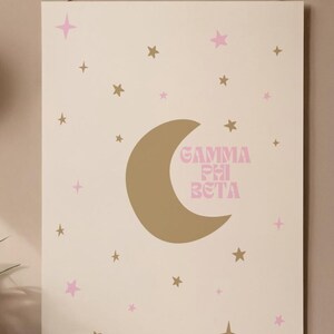 Peut inclure: Panneau en bois fait à la main avec l'inscription "Welcome to our home" dans un style manuscrit. Le panneau est peint en blanc avec des lettres noires et une finition vieillie, adapté à l'intérieur ou à l'extérieur.