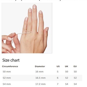 Puede incluir: Una gu&iacute;a de tallas con el texto Size guide, Use everyday tools for quick and easy measurement y Size chart. Incluye una tabla con columnas para circunferencia, di&aacute;metro y tallas de EE. UU., Reino Unido y la UE en mil&iacute;metros.