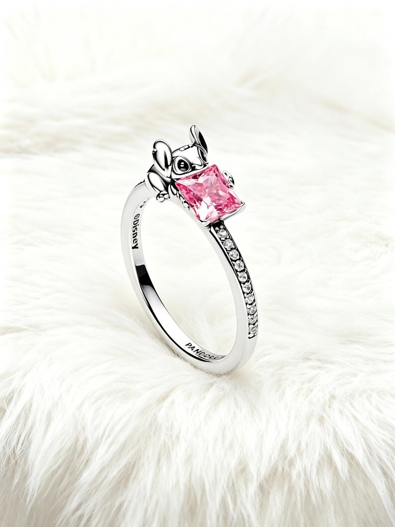 Anillo de plata de ley con Stitch de Disney y piedra rosa. Regalo personalizado de joyería para ella. imagen 2