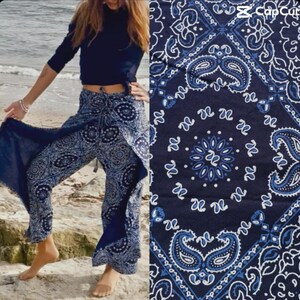 Pantalones palazzo harem talla única, estampado azul y blanco, aberturas laterales con lazo cruzado.