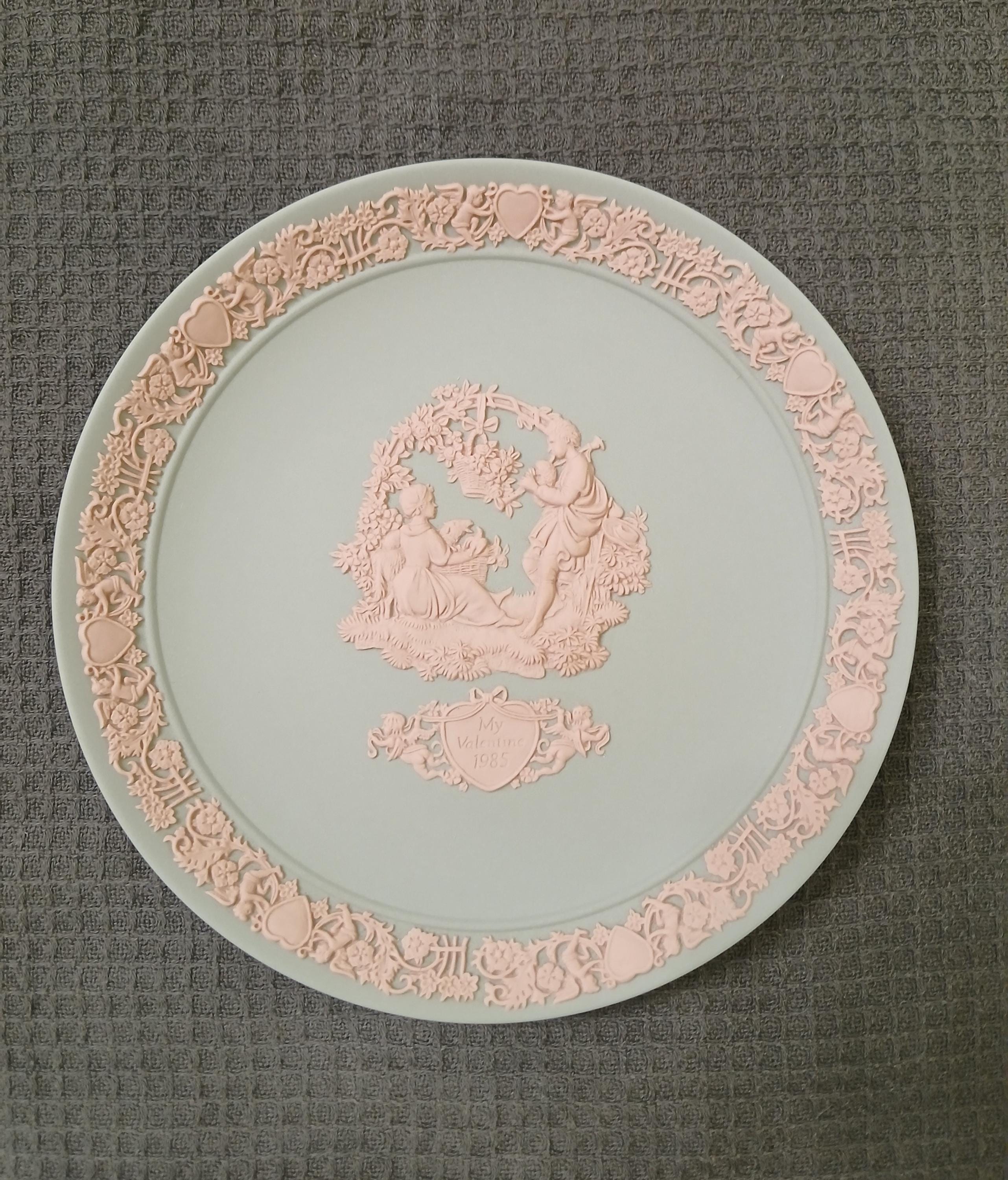 ウェッジウッド1985バレンタインPLATE カラー