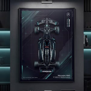 Puede incluir: Un juego de tres tazas de cerámica con un acabado mate moteado. Las tazas son de color crema, gris claro y gris oscuro. Cada taza tiene un diseño simple y minimalista, ideal para café o té.