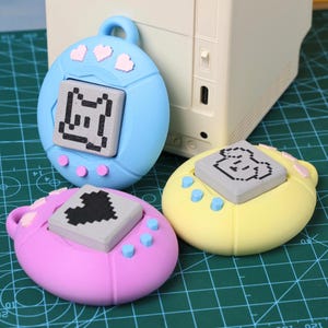 Tamagotchi Fidget Toy Y2K Bag Charm Clip Loop DIY Hanging Charm Mechanical Keyboard Clicker Retro Gamer Gift Gadget Toy Click Switch Toy