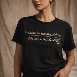 Esperando el algoritmo como si fuera una camiseta de respuesta de texto