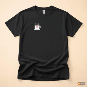 Java läuft auf Java / Programmiererhumor / Entwickler-Kaffee-T-Shirt / Retro-Symbol Bild 3