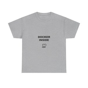 Docker Inside / Camiseta de programador / Camiseta de codificación / Regalo para desarrolladores / Ropa de ingeniero de software imagen 6
