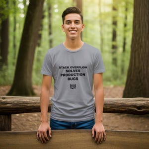 Stack Overflow resuelve errores de producción / Camiseta de programador / Camiseta de desarrollador / Regalo para ingeniero de software / Ropa para programadores imagen 9