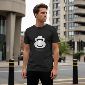 Camiseta de Ingeniero/Programador de Automatización Python / Camiseta de Codificación / Regalo para Desarrolladores / Ropa Tecnológica imagen 4