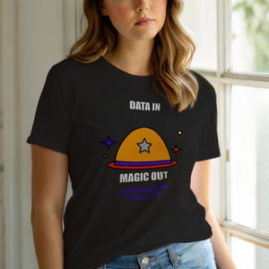 T-shirt « Data In Magic Out » pour développeurs / T-shirt pour programmeurs en IA et science des données / Cadeau humoristique pour codeurs