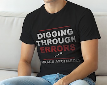 Camiseta con humor sobre arqueólogos, desarrolladores y programadores que se dedican a la depuración de pilas.