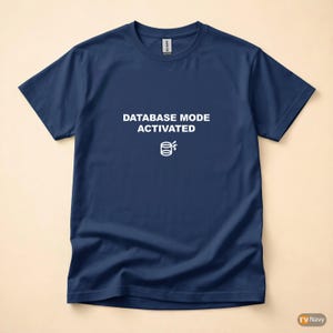 Modo base de datos activado / Camiseta para desarrollador SQL / Camiseta para programador de bases de datos / Regalo para ingeniero de datos / Ropa con humor SQL imagen 4