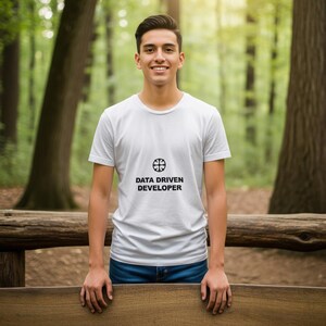 Développeur axé sur les données / T-shirt humoristique pour programmeur / Cadeau pour codeur / Cadeau pour ingénieur logiciel / T-shirt humoristique sur le codage image 11