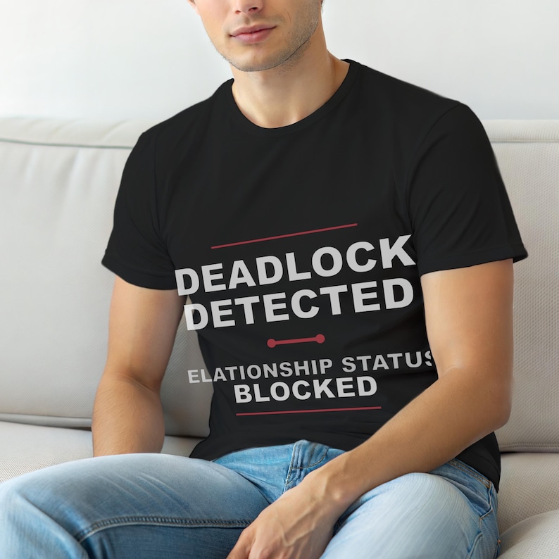 デッドロック検出 / SQL開発者 / データベース管理者 / ITユーモアTシャツ 画像 1