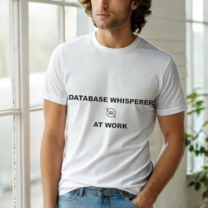 Datenbank-Experte bei der Arbeit / SQL-Entwickler-Shirt / T-Shirt für Datenbankprogrammierer / Geschenk für Dateningenieure / Kleidung mit SQL-Humor