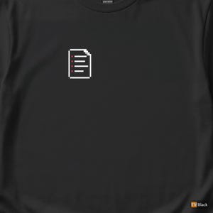 Puede incluir: Camiseta negra con un diseño pixelado de un documento con cuatro líneas y puntos rojos. El diseño está centrado en el pecho. La camiseta es de algodón pesado.