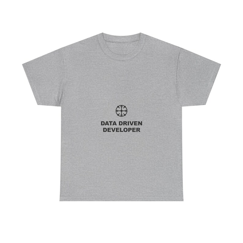 Développeur axé sur les données / T-shirt humoristique pour programmeur / Cadeau pour codeur / Cadeau pour ingénieur logiciel / T-shirt humoristique sur le codage image 2