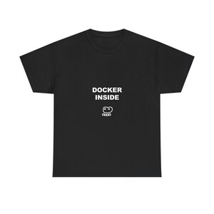 Docker Inside / Camiseta de programador / Camiseta de codificación / Regalo para desarrolladores / Ropa de ingeniero de software imagen 4