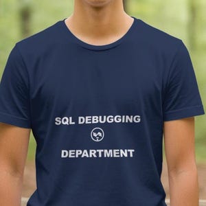 Departamento de depuración SQL / Camiseta de programador / Camiseta de codificación / Regalo para desarrolladores / Ropa para geeks imagen 1