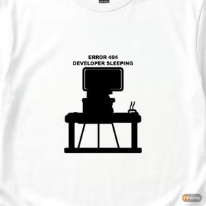 Fehler 404 – Entwickler schläft / HTTP-Fehler-Shirt / 404-Programmierer-T-Shirt / Geschenk für Webentwickler / Lustiges Fehlercode-Shirt Bild 2