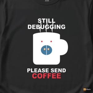 Todavía depurando / Camiseta para desarrolladores / Humor de programadores cafeteros / Regalo para programadores imagen 2