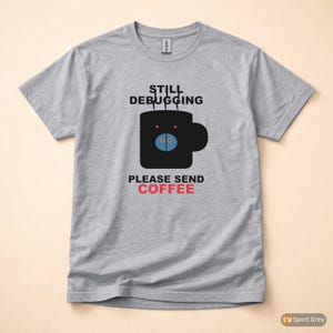 Todavía depurando / Camiseta para desarrolladores / Humor de programadores cafeteros / Regalo para programadores imagen 8