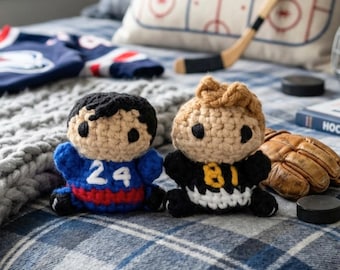 Portachiavi all'uncinetto fatti a mano a tema hockey, ciondolo per borsa per coppie, ispirato al Team Hollanov, regalo per tifosi appassionati di rivalità accese, ispirato al film.