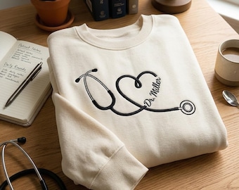 Felpa da infermiera personalizzata con ricamo, regalo per infermiera, regalo di laurea in infermieristica, regalo per neo-infermiera, studentessa di infermieristica, NU2