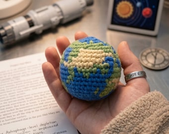 Portachiavi Terra all'uncinetto fatto a mano, Lava Ball Project Hail Mary, realizzato da un fan, regalo carino fatto a mano, mini peluche all'uncinetto, regalo per appassionati di fantascienza, festa della mamma
