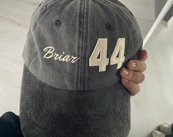 Cappellino da baseball Briar 44 University Washed con ricamo, ideale per il tempo libero fuori dal campus, abbigliamento romantico da college per gli appassionati di hockey, regalo perfetto per gli amanti della lettura.