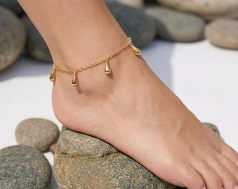 Tobillera minimalista en forma de lágrima: latón y plata, ajustable. Joyería playera.