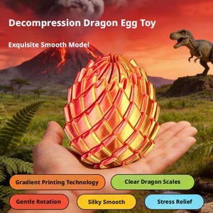 Puede incluir: Un juguete de huevo de dragón de descompresión, sostenido en una mano, presenta un degradado de rojo y dorado. El juguete tiene un diseño segmentado con el texto "Exquisite Smooth Model". El texto adicional incluye "Gradient Printing Technology", "Clear Dragon Scales", "Gentle Rotation", "Silky Smooth" y "Stress Relief".