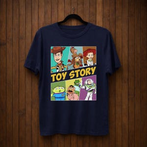 K&ouml;nnte beinhalten: Rustikales Holzschild mit dem wei&szlig;en Schriftzug "Welcome to our home". Das Schild hat eine Used-Optik und ein schlichtes, einladendes Design, perfekt f&uuml;r Veranda oder Eingangsbereich.