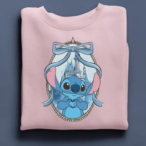 K&ouml;nnte beinhalten: Ein Set aus drei Keramikbechern mit gesprenkelter, matter Oberfl&auml;che. Die Becher sind in Creme-, Hellgrau- und Dunkelgraut&ouml;nen gehalten. Jeder Becher hat ein schlichtes, minimalistisches Design.