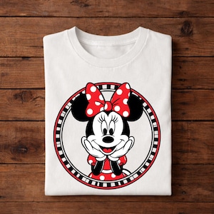 Puede incluir: Un juego de tres tazas de cer&aacute;mica con un acabado mate moteado. Cada taza presenta un color diferente: azul claro, crema y gris. Las tazas tienen un dise&ntilde;o simple y moderno y un asa c&oacute;moda.