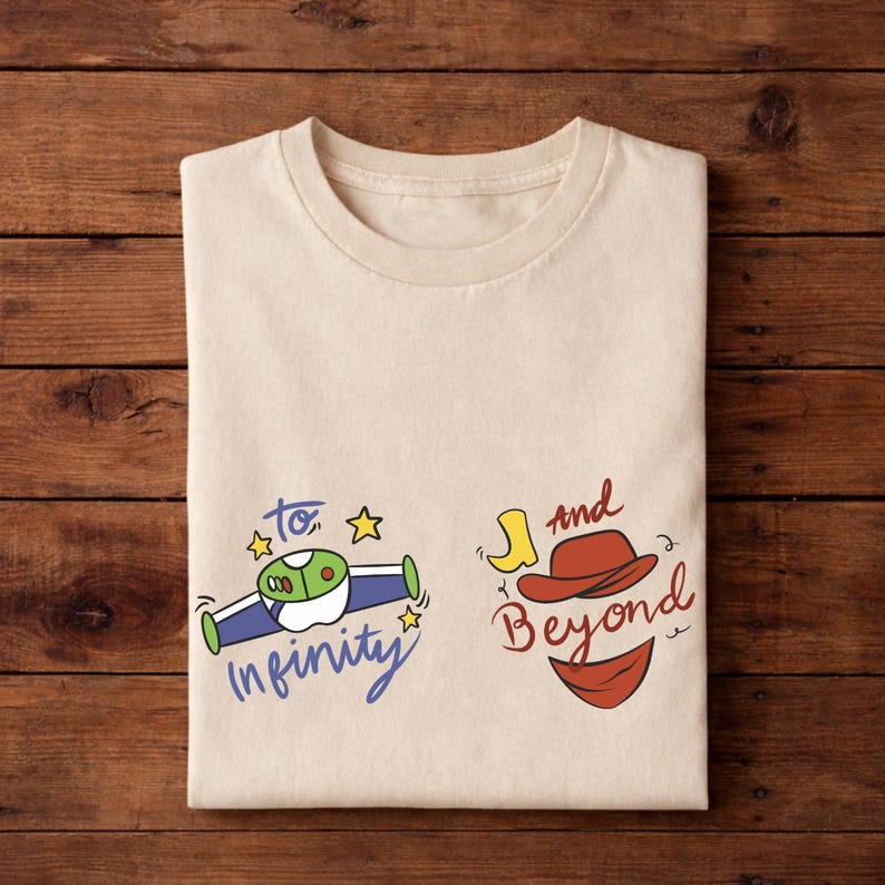 Op de afbeelding: Een set van drie keramische nestkommen in blauwe, groene en witte tinten. De kommen hebben een gespikkelde glazuur en een eenvoudig, modern ontwerp. De grootste kom heeft een diameter van ongeveer 20 cm.