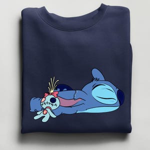 Puede incluir: Juego de tres tazas de cer&aacute;mica con acabado mate moteado. Las tazas son de color crema, gris claro y gris oscuro. Cada taza tiene un dise&ntilde;o simple y minimalista.